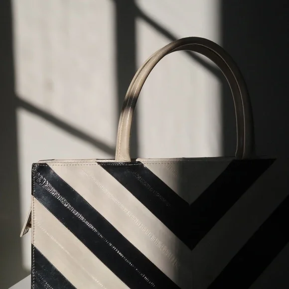 1960s Lee Sands Black and White Chevron Eel Skin Handbag - Picture 1 of 16